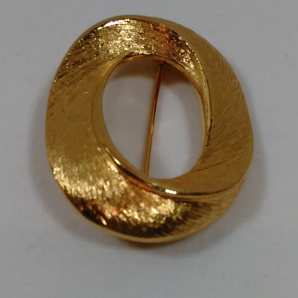 Vintage Napier Oval O Brooch Pin Brushed Gold Tone